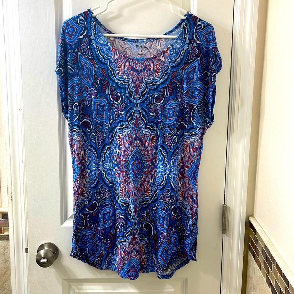 High Fifth short sleeved red/white/blue patterned top. Very soft. Size L